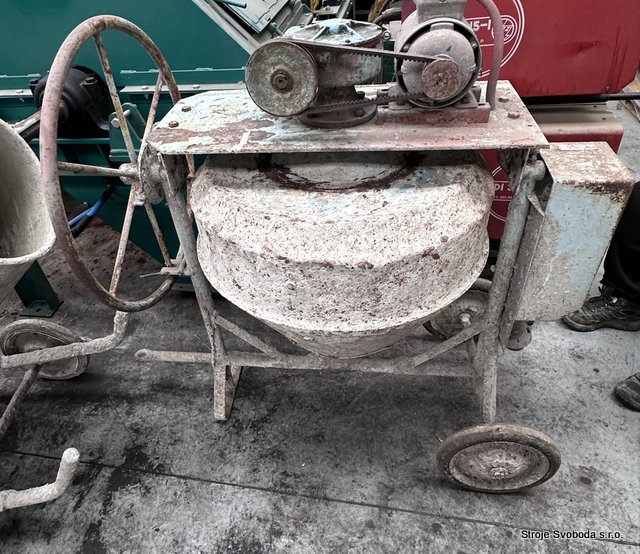 Stavební míchačka  (1 - Stavebni michacka (3).JPG)